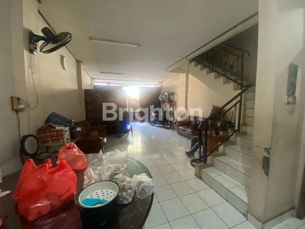 image RUMAH SIAP HUNI 2 1/2 LANTAI PADEMANGAN (8)