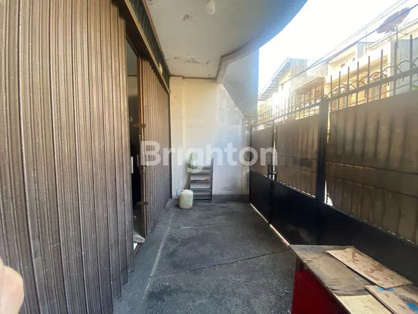 image RUMAH SIAP HUNI 2 1/2 LANTAI PADEMANGAN (6)