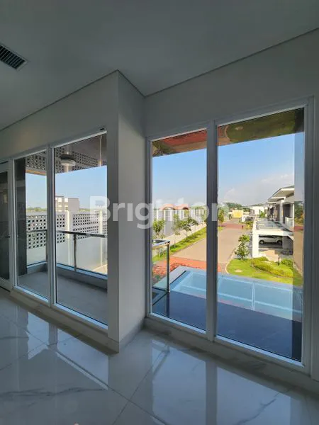 image RUMAH MEWAH TIPE L12 DENGAN LANGIT-LANGIT GANDA (3)