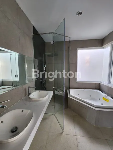 image RUMAH MEWAH TIPE L12 DENGAN LANGIT-LANGIT GANDA (4)