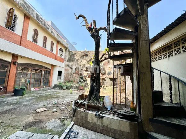 image RUMAH TUA DI JALAN RAYA JATINEGARA JAKARTA TIMUR (4)