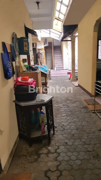 image RUMAH TENGAH KOTA SURABAYA DI TUMAPEL DEKAT RAYA DARMO (2)
