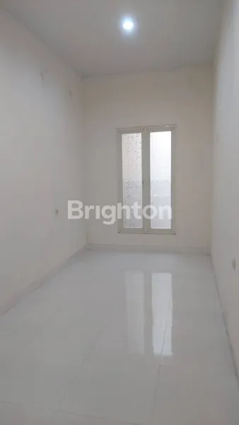 image RUMAH GRAHA SUKOLILO REGENCY, DKT PAKUWON CITY, ROW 2 MOBIL (3)