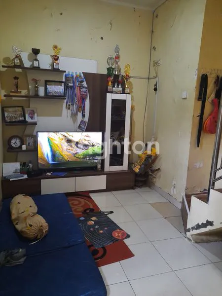 image RUMAH STRATEGIS DI KOMPLEKS PITARA VILLAGE DEPOK DEKAT STASIUN KRL DEPOK (2)