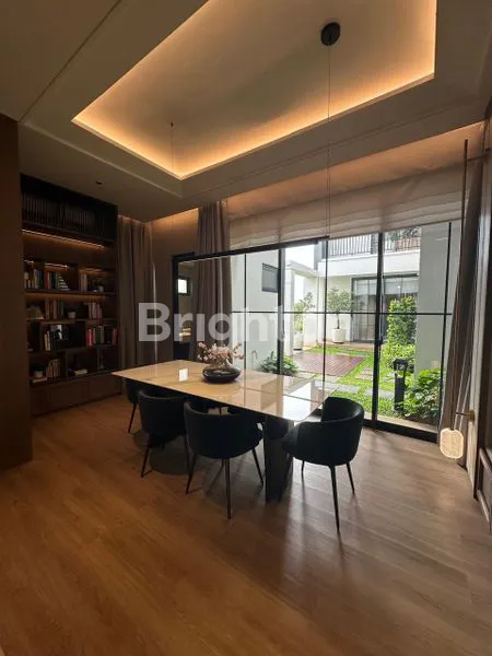 image RUMAH MEWAH MASA KINI DI JANTUNG BSD CITY (T10) (7)