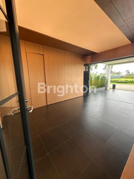 image RUMAH MEWAH MASA KINI DI JANTUNG BSD CITY (T10) (8)