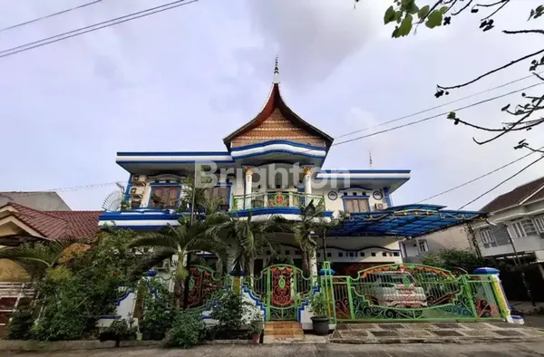 image DIJUAL RUMAH KLASIK 2 LANTAI LB/LT 520/258 DI RAWALUMBU BEKASI (2)