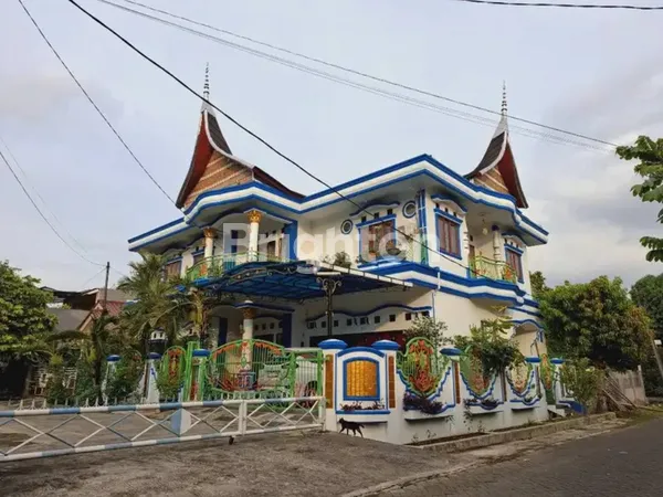 image DIJUAL RUMAH KLASIK 2 LANTAI LB/LT 520/258 DI RAWALUMBU BEKASI (5)