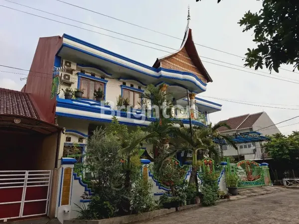 image DIJUAL RUMAH KLASIK 2 LANTAI LB/LT 520/258 DI RAWALUMBU BEKASI (6)