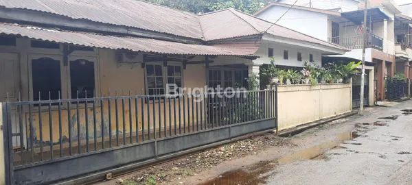 RUMAH DENGAN LOKASI STRATEGIS BERADA DI JALUR AYANI PONTIANAK