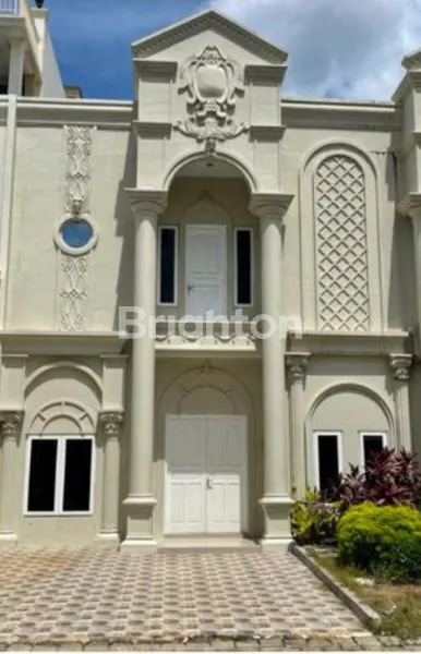 RUMAH CLUSTER MEWAH 3 LANTAI LOKASI JL. SM. AMIN - PEKANBARU