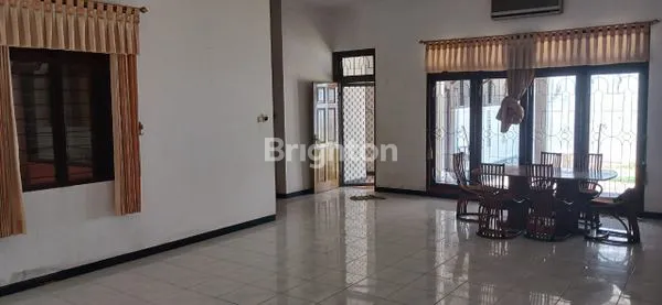 image OWNER BU AYO VIEWING & NEGO SAMPAI DEAL RUMAH RUNGKUT MAPAN LEBAR 10 ROW JALAN 3MOBIL COCOK UNTUK KOST KANTOR ATAU DIBAGI 2 RUMAH ADA RUANGAN LOSS DALAM RUMAH ADA SPACE TANAH KOSONG DI BELAKANG (7)