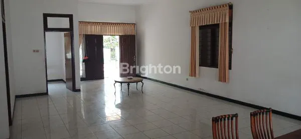 image OWNER BU AYO VIEWING & NEGO SAMPAI DEAL RUMAH RUNGKUT MAPAN LEBAR 10 ROW JALAN 3MOBIL COCOK UNTUK KOST KANTOR ATAU DIBAGI 2 RUMAH ADA RUANGAN LOSS DALAM RUMAH ADA SPACE TANAH KOSONG DI BELAKANG (4)