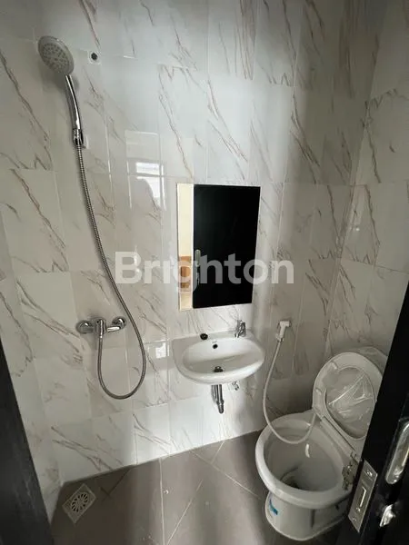 image DI DIJUAL / DI SEWAKAN RUMAH BARU GRAND CITY FURNISHED (8)