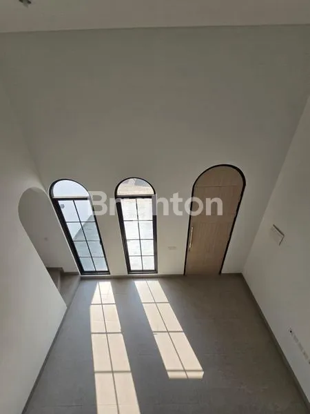 image RUMAH BARU CANTIK DI MERUYA UTARA (2)