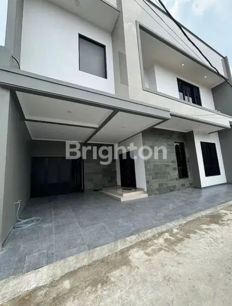 image RUMAH 3 LANTAI SIAP HUNI - CIBUBUR (1)
