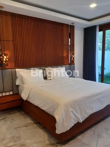 image VILLA MEWAH 4BR FULL FURNISHED DENGAN KOLAM RENANG DI NUSA DUA (2)