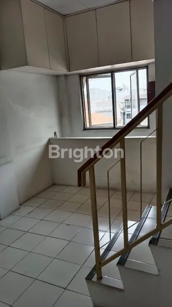 image RUMAH 3 1/2 LANTAI SIAP HUNI KARTINI (5)