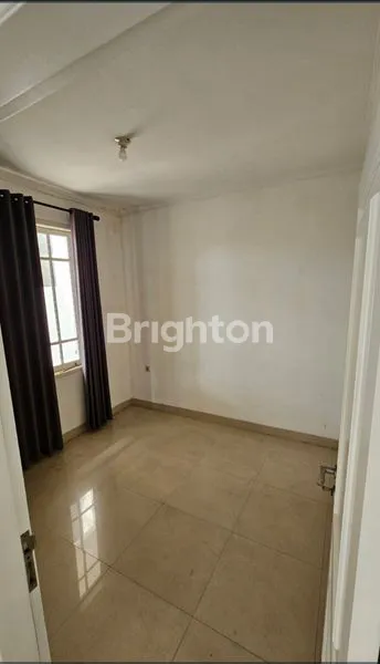 image RUMAH DI TAMAN VILLA MERUYA , JAKARTA BARAT (7)