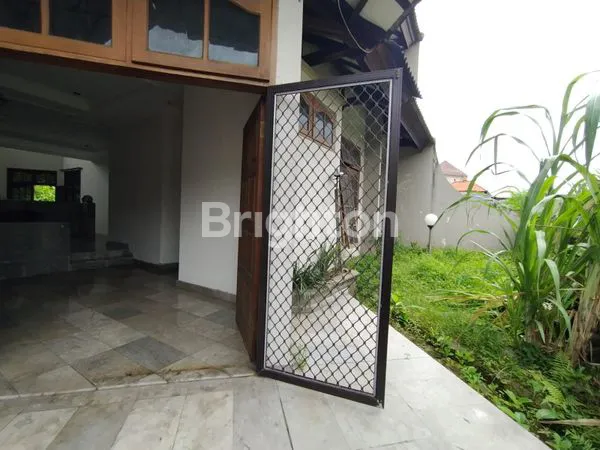 image RUMAH MEWAH ADA GARDEN LUAS GATOT SUBROTO (7)