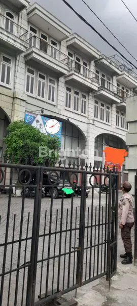 image RUKO 3 LANTAI PARKIR LUAS (1)