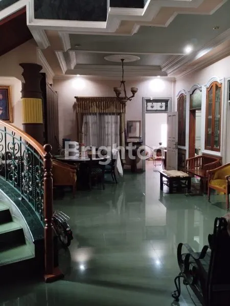 image RUMAH MEWAH SIAP HUNI - KEBUN JERUK, JAKARTA BARAT (5)