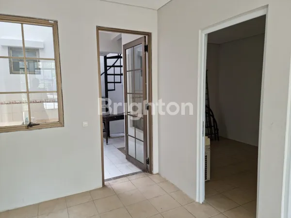 image RUMAH 2 LANTAI FRESH HASIL RENOVASI DI TAMAN NEW BRITANIA LIPPO KARAWACI (2)