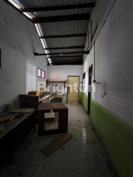 image RUMAH BULATAN PARKIRAN LUAS TENGAH KOTA PEKANBARU (7)