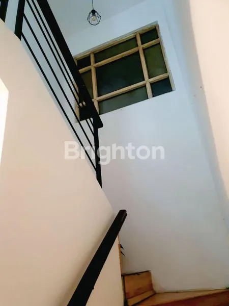 image RUMAH CANTIK SIAP HUNI 2-1/2 LANTAI STRATEGIS DEKAT DENGAN MALL, PUSAT KULINER, SEKOLAH, UNIVERSITAS, RUMAH SAKIT, AKSES TOLL DI TOMANG JAKARTA BARAT (4)