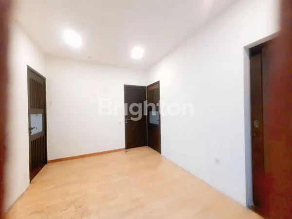 image RUMAH CANTIK SIAP HUNI 2-1/2 LANTAI STRATEGIS DEKAT DENGAN MALL, PUSAT KULINER, SEKOLAH, UNIVERSITAS, RUMAH SAKIT, AKSES TOLL DI TOMANG JAKARTA BARAT (7)