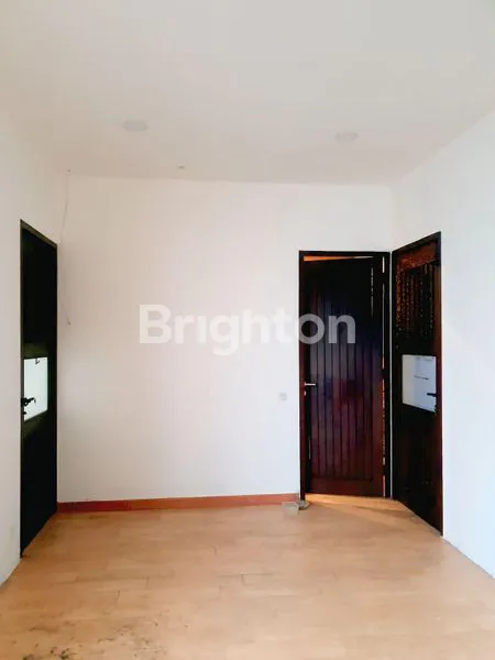 image RUMAH CANTIK SIAP HUNI 2-1/2 LANTAI STRATEGIS DEKAT DENGAN MALL, PUSAT KULINER, SEKOLAH, UNIVERSITAS, RUMAH SAKIT, AKSES TOLL DI TOMANG JAKARTA BARAT (6)