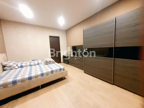 image RUMAH CANTIK SIAP HUNI 2-1/2 LANTAI STRATEGIS DEKAT DENGAN MALL, PUSAT KULINER, SEKOLAH, UNIVERSITAS, RUMAH SAKIT, AKSES TOLL DI TOMANG JAKARTA BARAT (3)