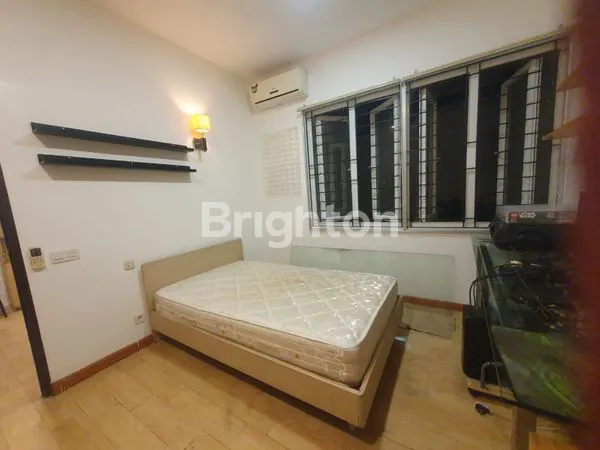 image RUMAH CANTIK SIAP HUNI 2-1/2 LANTAI STRATEGIS DEKAT DENGAN MALL, PUSAT KULINER, SEKOLAH, UNIVERSITAS, RUMAH SAKIT, AKSES TOLL DI TOMANG JAKARTA BARAT (8)