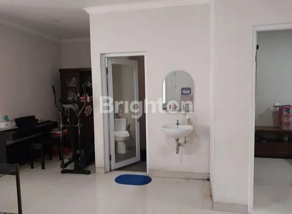 image RUMAH TINGGAL 2 TINGKAT CLUSTER OLEASTER GADING SERPONG (8)