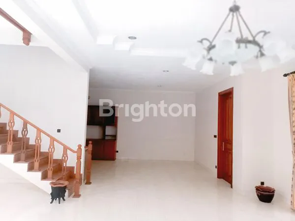 image RUMAH MEWAH NYAMAN & HOMEY, BISA EXTENSION LAHAN HINGGA +/- 1270 M2, BERSIH & TERAWAT BISA LANGSUNG PAKAI/HUNI, DI KAWASAN PREMIUM KEBON JERUK, JAKARTA BARAT (5)