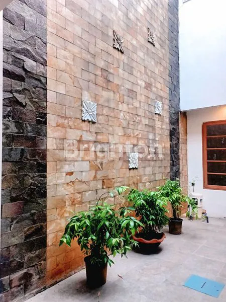 image RUMAH MEWAH NYAMAN & HOMEY, BISA EXTENSION LAHAN HINGGA +/- 1270 M2, BERSIH & TERAWAT BISA LANGSUNG PAKAI/HUNI, DI KAWASAN PREMIUM KEBON JERUK, JAKARTA BARAT (8)