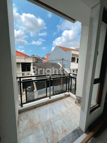 image RUMAH MINIMALIS 3 LANTAI DI TOMANG JAKARTA BARAT (1)