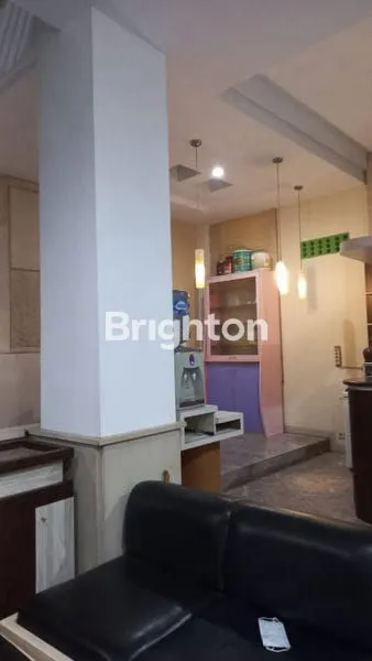 image RUMAH MEWAH 2 LANTAI DENGAN BALKON & PAGAR TEMBOK DI COLOMADU (6)