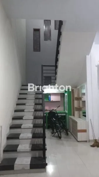 image RUMAH MEWAH 2 LANTAI DENGAN BALKON & PAGAR TEMBOK DI COLOMADU (4)