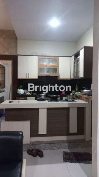 image RUMAH MEWAH 2 LANTAI DENGAN BALKON & PAGAR TEMBOK DI COLOMADU (3)