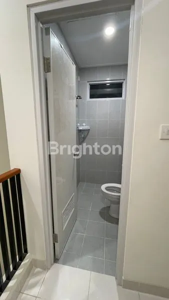 image RUMAH 2 LANTAI DI CLUSTER MARTINEZ GADING SERPONG (3)