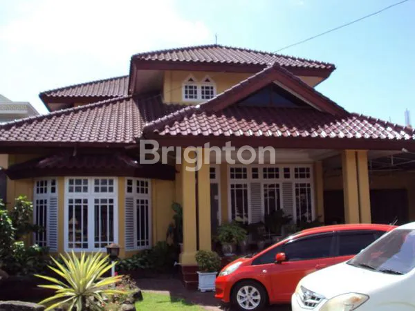 image RUMAH MEWAH 650M² DI JALAN DAHLIA - TENGAH KOTA PEKANBARU (1)