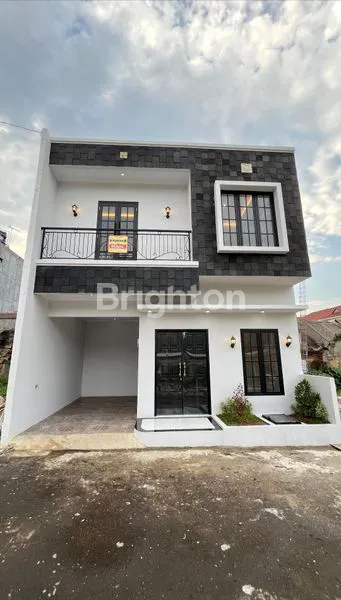 image RUMAH 2 LANTAI MEWAH DAN NYAMAN (1)