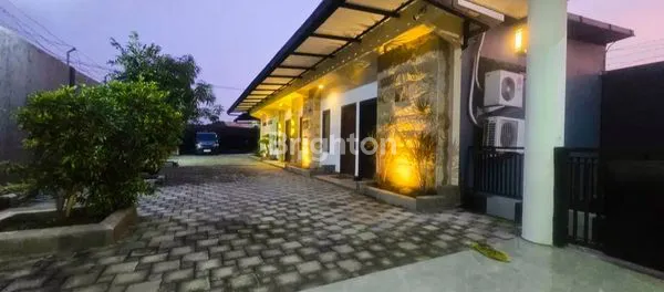 image RUMAH KANTOR FULL FURNISH ADA KOLAM IKAN GRESIK (4)