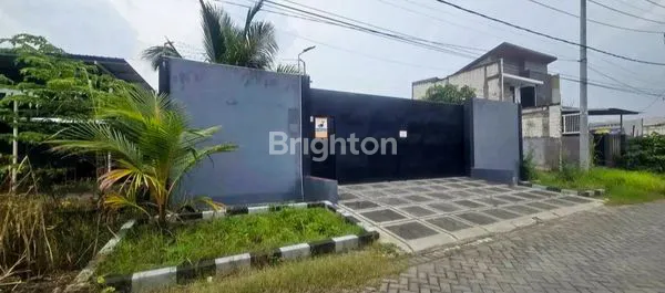 image RUMAH KANTOR FULL FURNISH ADA KOLAM IKAN GRESIK (1)