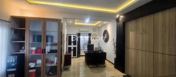 image RUMAH KANTOR FULL FURNISH ADA KOLAM IKAN GRESIK (3)