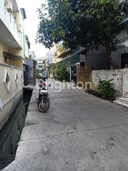 image RUMAH 3 LANTAI DI TELUK GONG PEJAGALAN PENJARINGAN JAKARTA UTARA  (8)