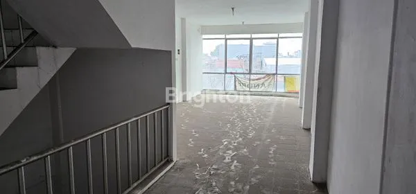 image BANGUNAN 4 LANTAI DENGAN LOKASI STRATEGIS COCOK UNTUK BISNIS / KANTOR (4)