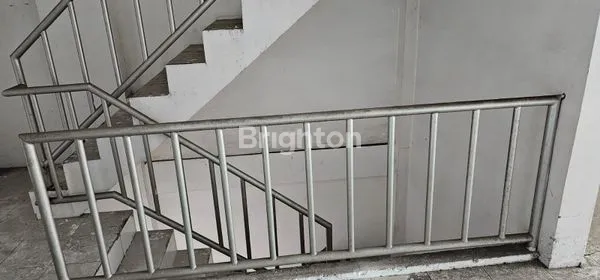 image BANGUNAN 4 LANTAI DENGAN LOKASI STRATEGIS COCOK UNTUK BISNIS / KANTOR (5)