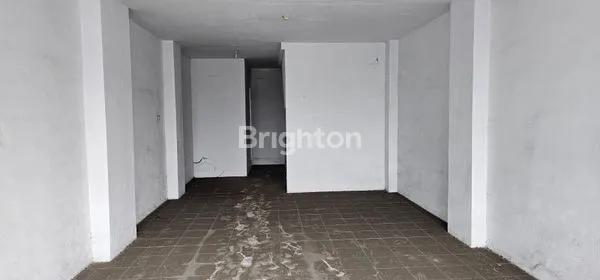 image BANGUNAN 4 LANTAI DENGAN LOKASI STRATEGIS COCOK UNTUK BISNIS / KANTOR (2)